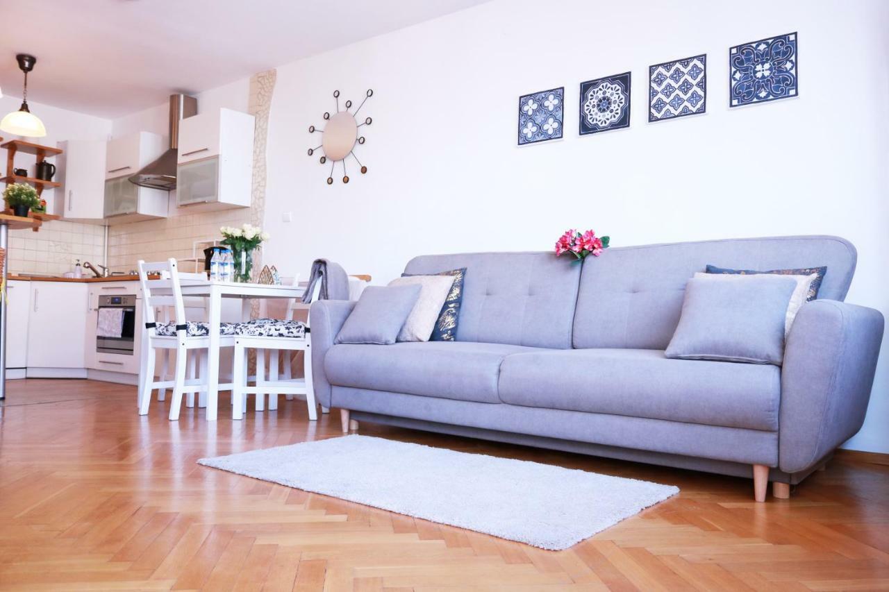 Cozy And Great Location By Cooee Apartments Warschau Exterior foto