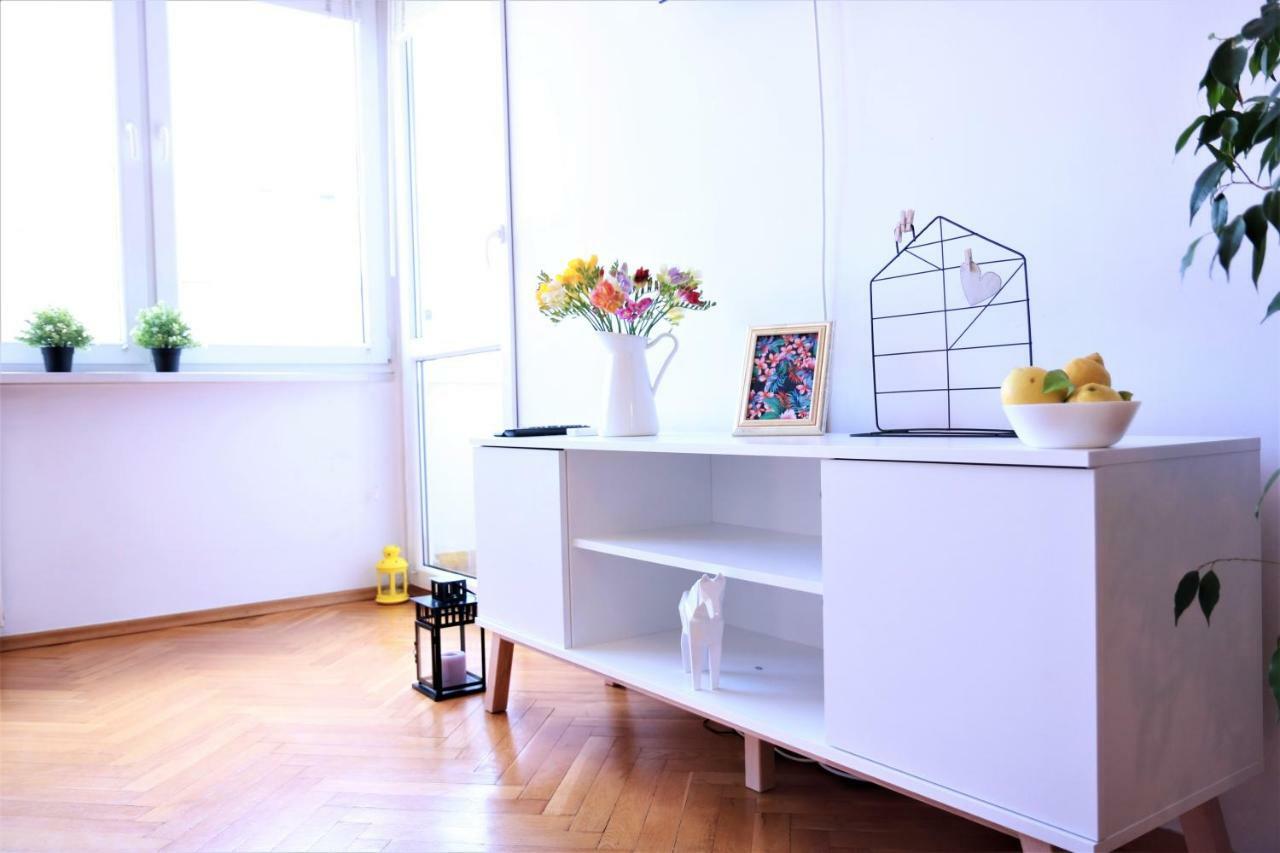 Cozy And Great Location By Cooee Apartments Warschau Exterior foto