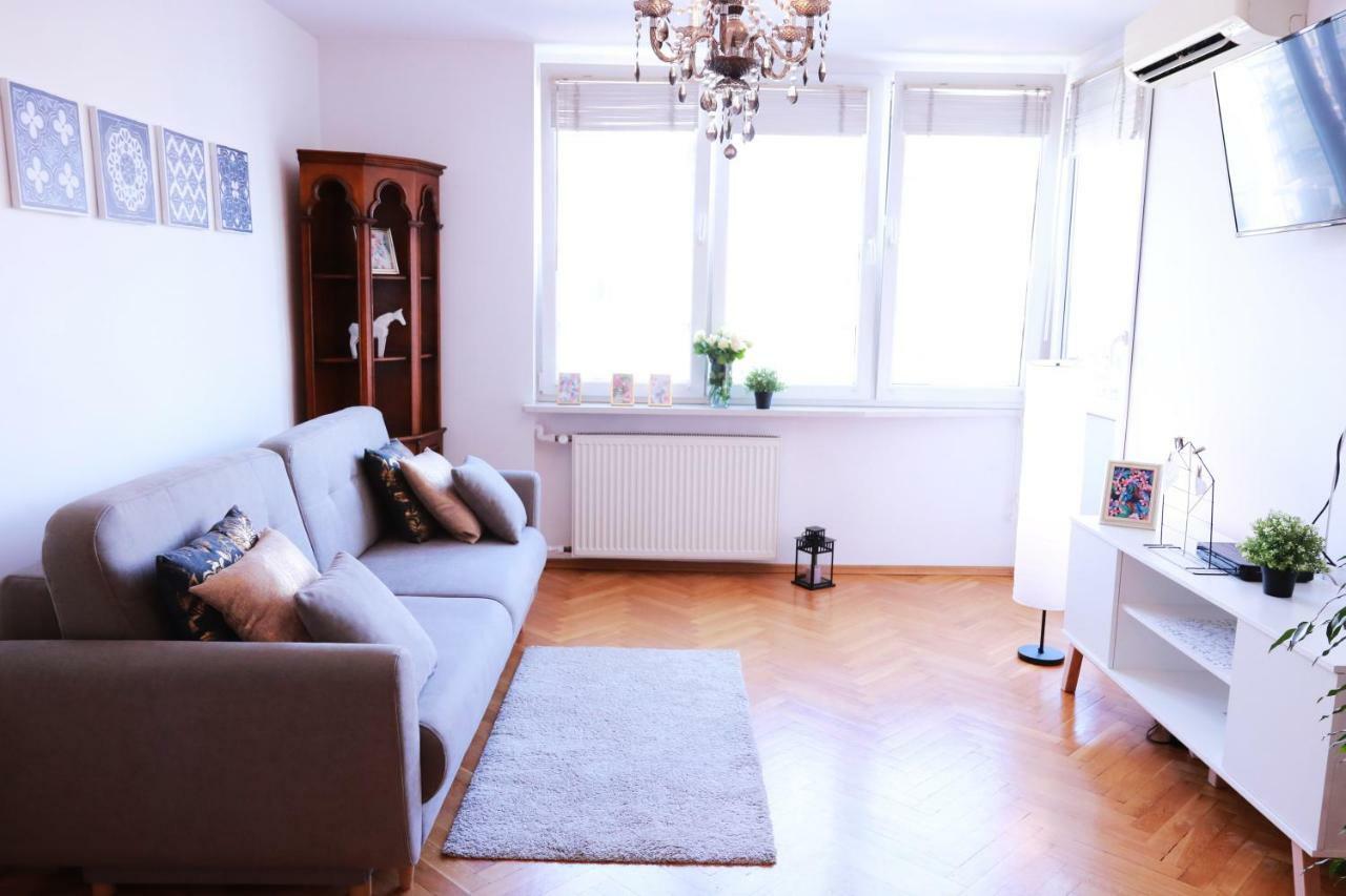 Cozy And Great Location By Cooee Apartments Warschau Exterior foto